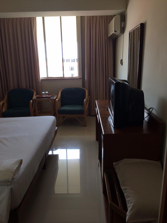 Paradorn Inn Chumphon Exterior photo