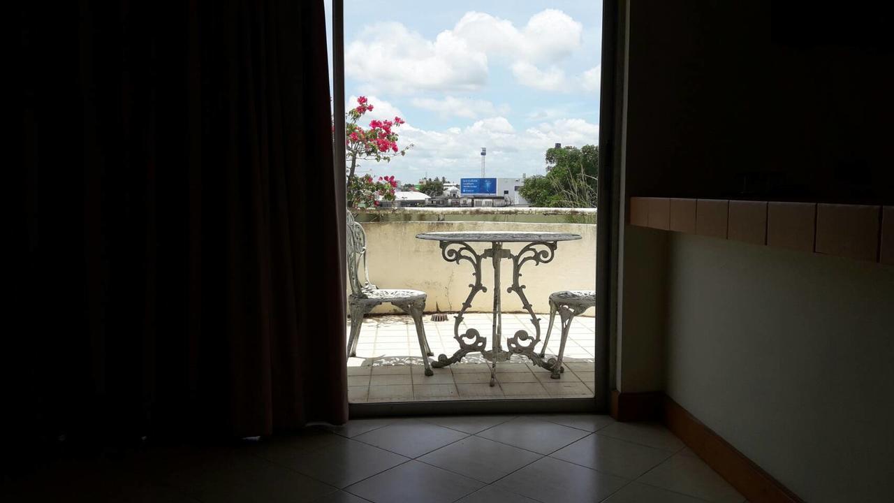 Paradorn Inn Chumphon Exterior photo