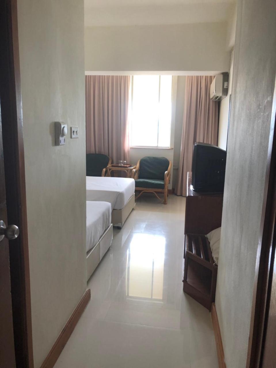 Paradorn Inn Chumphon Exterior photo