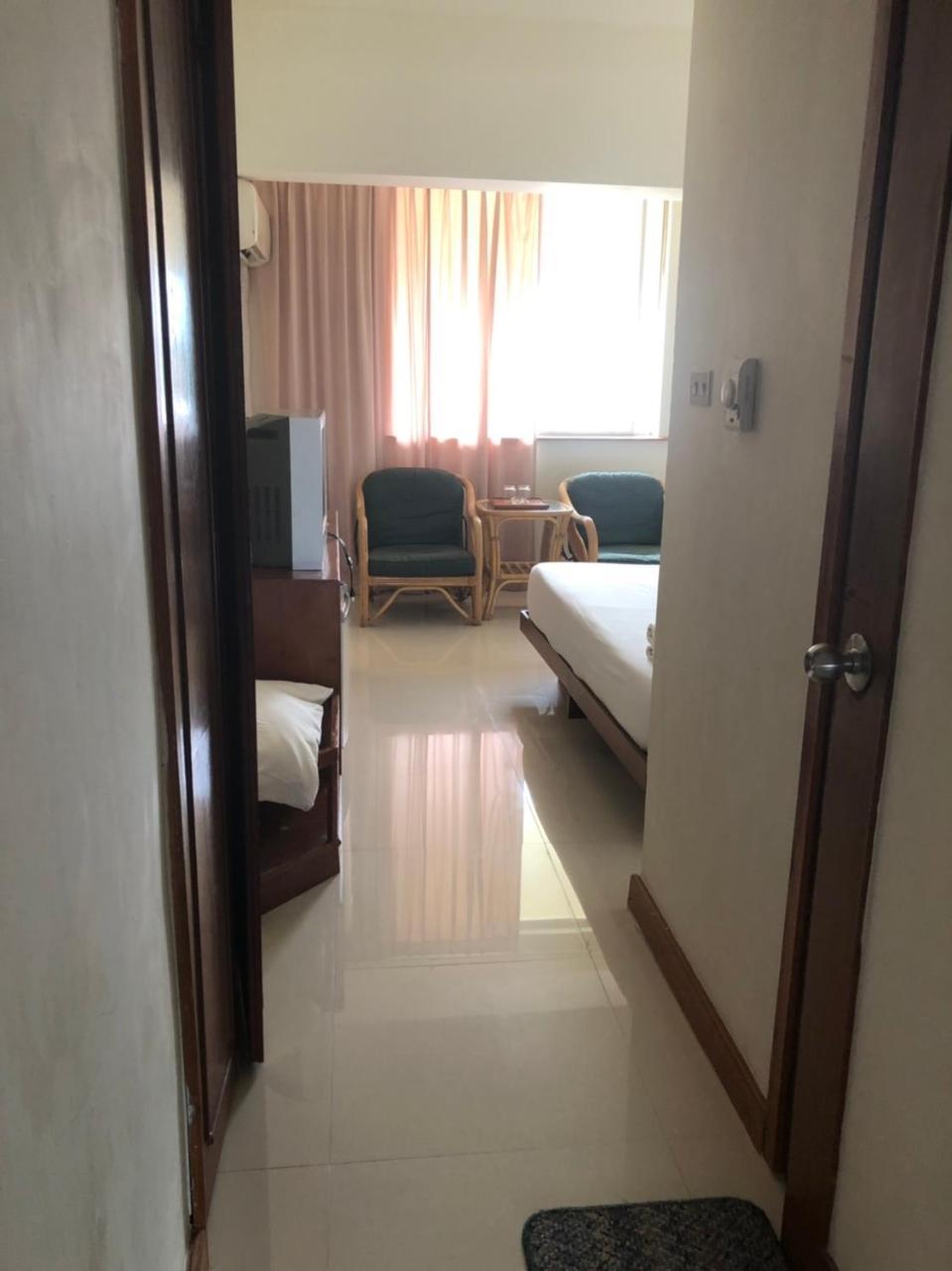 Paradorn Inn Chumphon Exterior photo