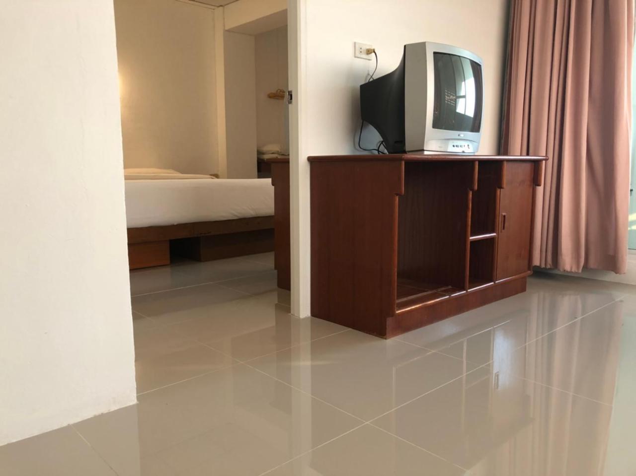 Paradorn Inn Chumphon Exterior photo